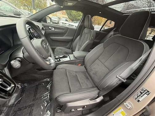 2024 Volvo XC40 Ultimate