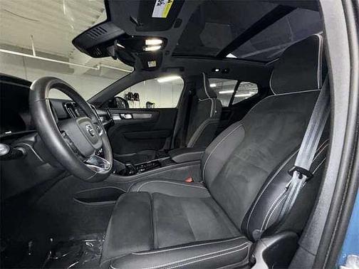 2024 Volvo XC40 Ultimate