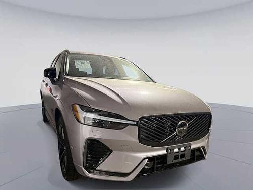 Aurora Silver 2026 Volvo XC60 Plus