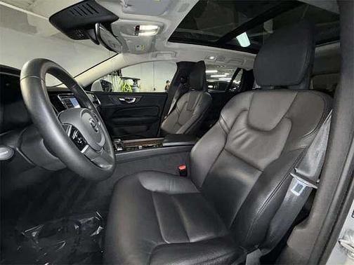 2023 Volvo V60 Cross Country Plus
