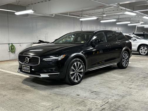 2023 Volvo V90 Cross Country B6 AWD Plus