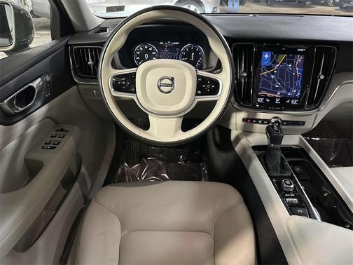 2021 Volvo V60 Cross Country T5