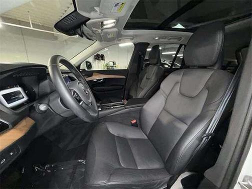 2023 Volvo XC90 Plus