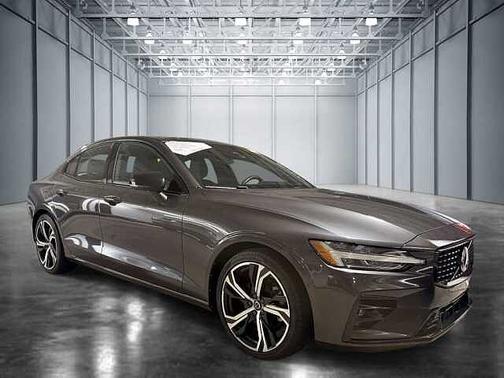 Platinum Grey 2024 Volvo S60