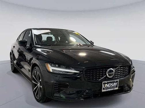 Onyx Black 2025 Volvo S60 Plus