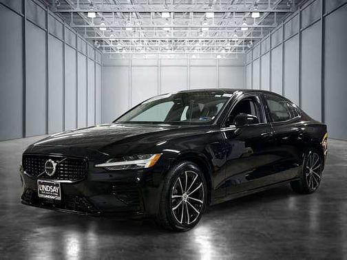 Onyx Black 2025 Volvo S60 Plus