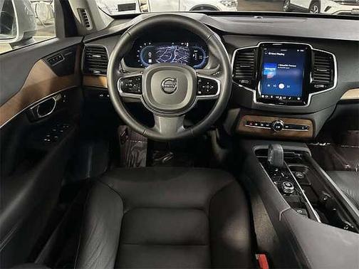 2023 Volvo XC90 Plus