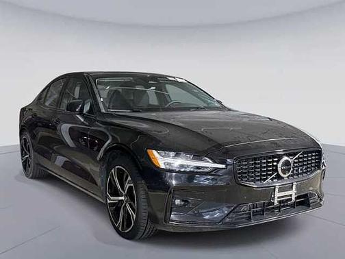 Onyx Black 2025 Volvo S60 Plus