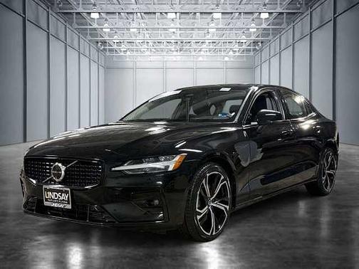 Onyx Black 2025 Volvo S60 Plus