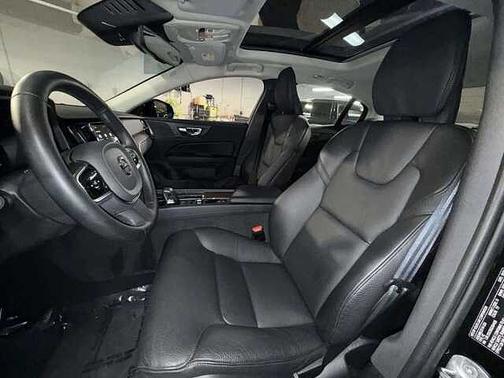 Onyx Black 2025 Volvo S60 Plus