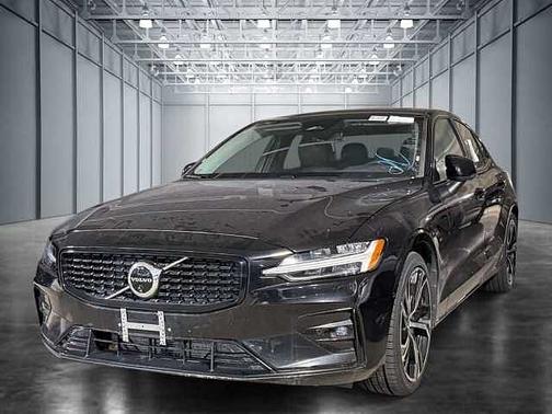 Onyx Black 2025 Volvo S60 Plus