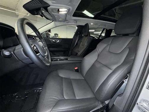 2025 Volvo V60 Cross Country Plus