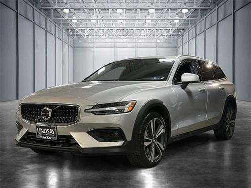 2025 Volvo V60 Cross Country Plus