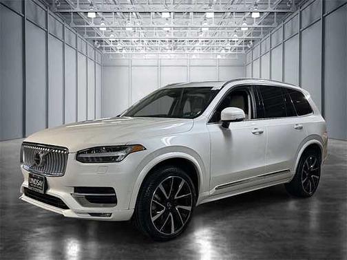 2023 Volvo XC90 Plus