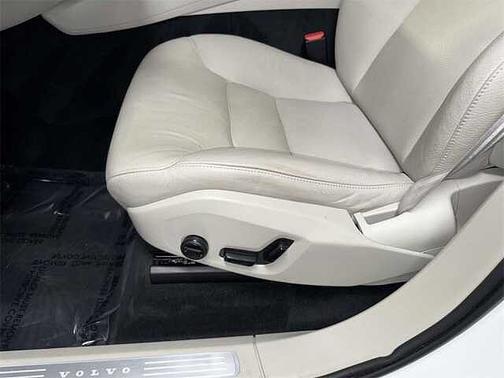 2023 Volvo XC90 Plus