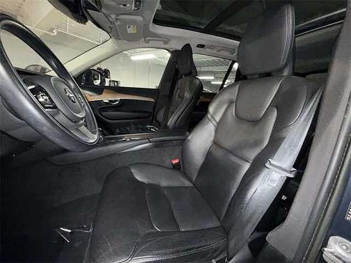 2022 Volvo XC90 