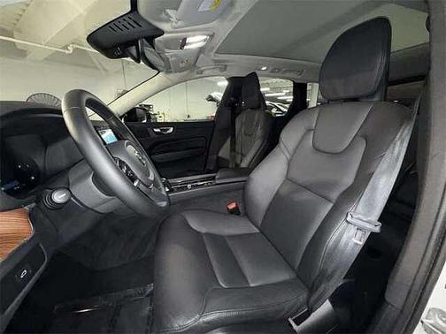 2024 Volvo XC60 Plus