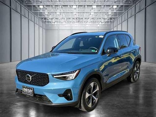 2025 Volvo XC40 Plus