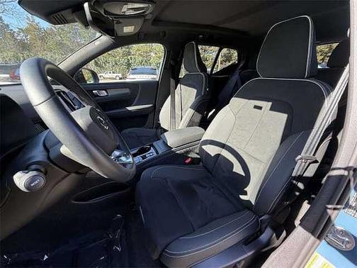 2025 Volvo XC40 Plus