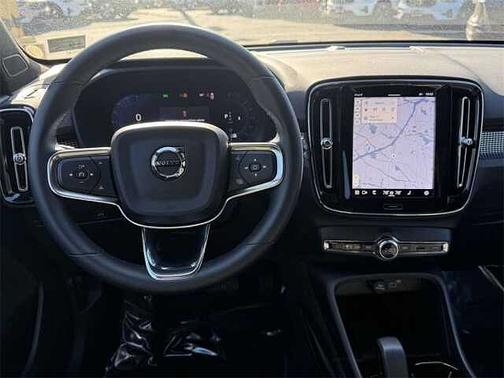 2025 Volvo XC40 Plus