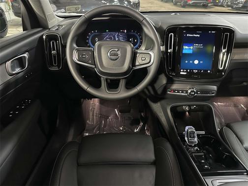 2024 Volvo XC40 B5 Plus Dark