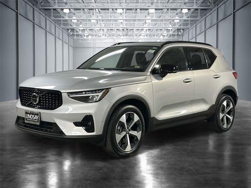2024 Volvo XC40 B5 Plus Dark