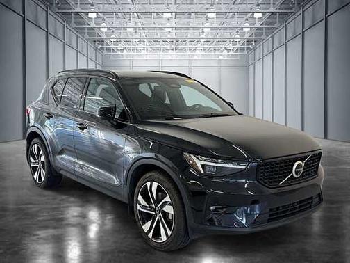 Onyx Black 2024 Volvo XC40