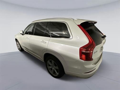 2022 Volvo XC90 T5 AWD Momentum 7 Seater