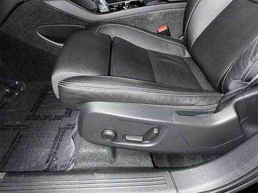 2023 Volvo XC40 Plus