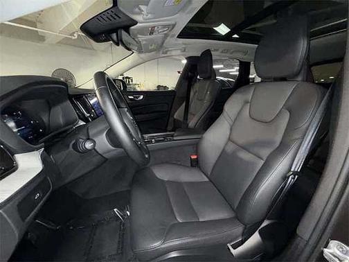 2025 Volvo XC60 Plus