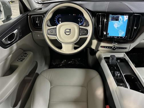 2022 Volvo XC60 B5 AWD Momentum
