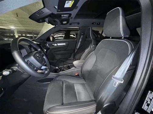 2025 Volvo XC40 Plus