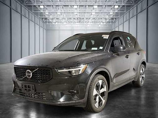 2025 Volvo XC40 Plus