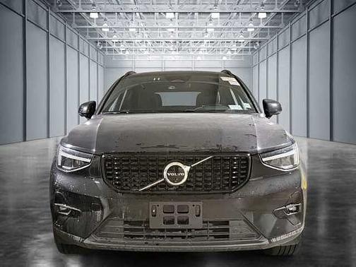 2025 Volvo XC40 Plus