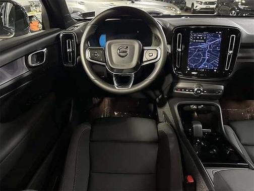 2023 Volvo XC40 Core