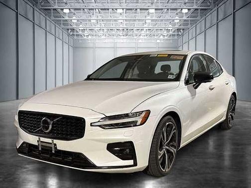 Crystal White 2025 Volvo S60 Plus