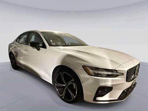 Crystal White 2025 Volvo S60 Plus
