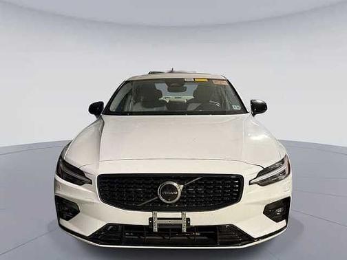 Crystal White 2025 Volvo S60 Plus