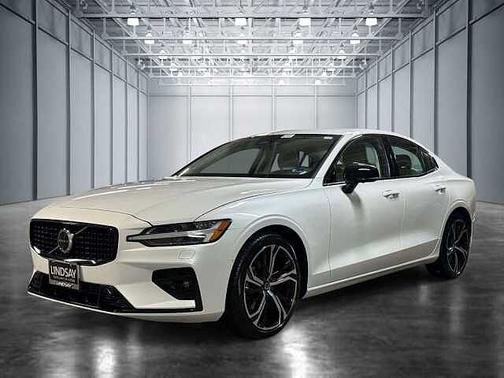 Crystal White 2025 Volvo S60 Plus