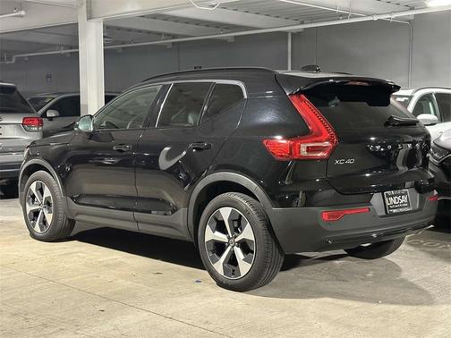 2023 Volvo XC40 B5 AWD Plus Dark