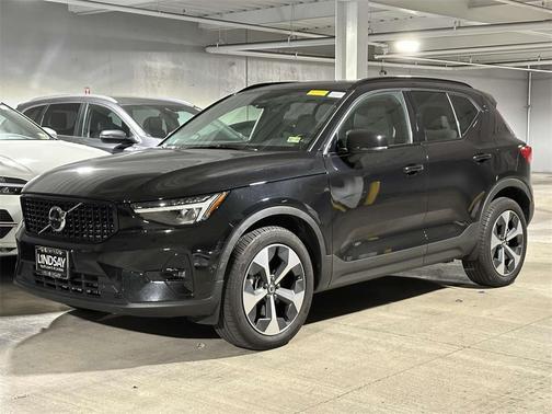 2023 Volvo XC40 B5 AWD Plus Dark