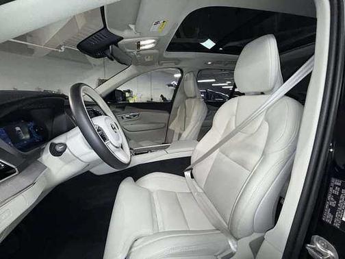 Onyx Black 2024 Volvo XC90