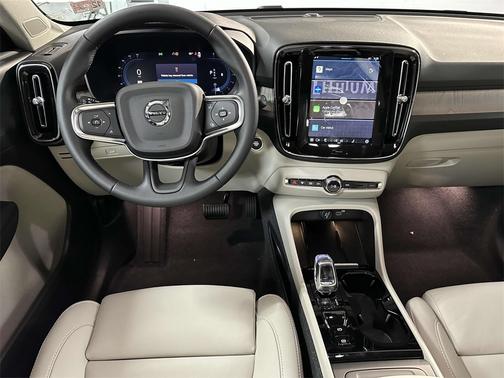 2024 Volvo XC40 B5 Plus Dark