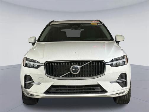 2022 Volvo XC60 B5 FWD Momentum