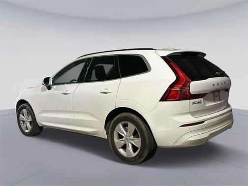 2022 Volvo XC60 B5 FWD Momentum
