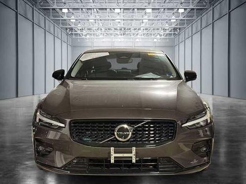 Platinum Grey 2025 Volvo S60 Plus