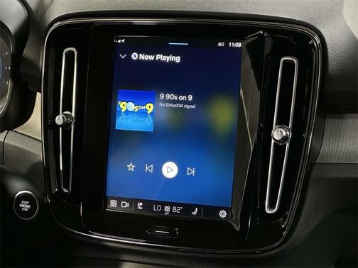 2023 Volvo XC40 B5 AWD Plus Dark