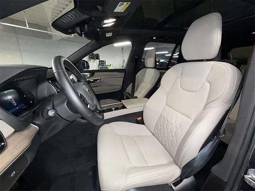 2025 Volvo XC90 Plus