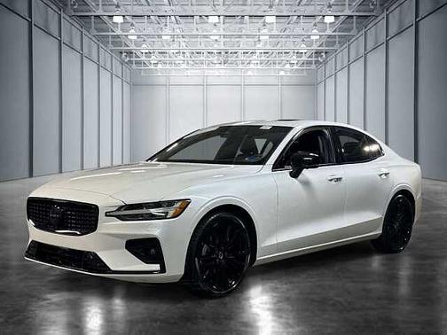 Crystal White 2023 Volvo S60 Plus