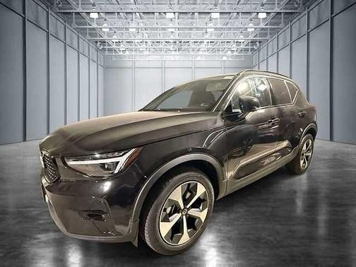 Onyx Black 2026 Volvo XC40 Plus